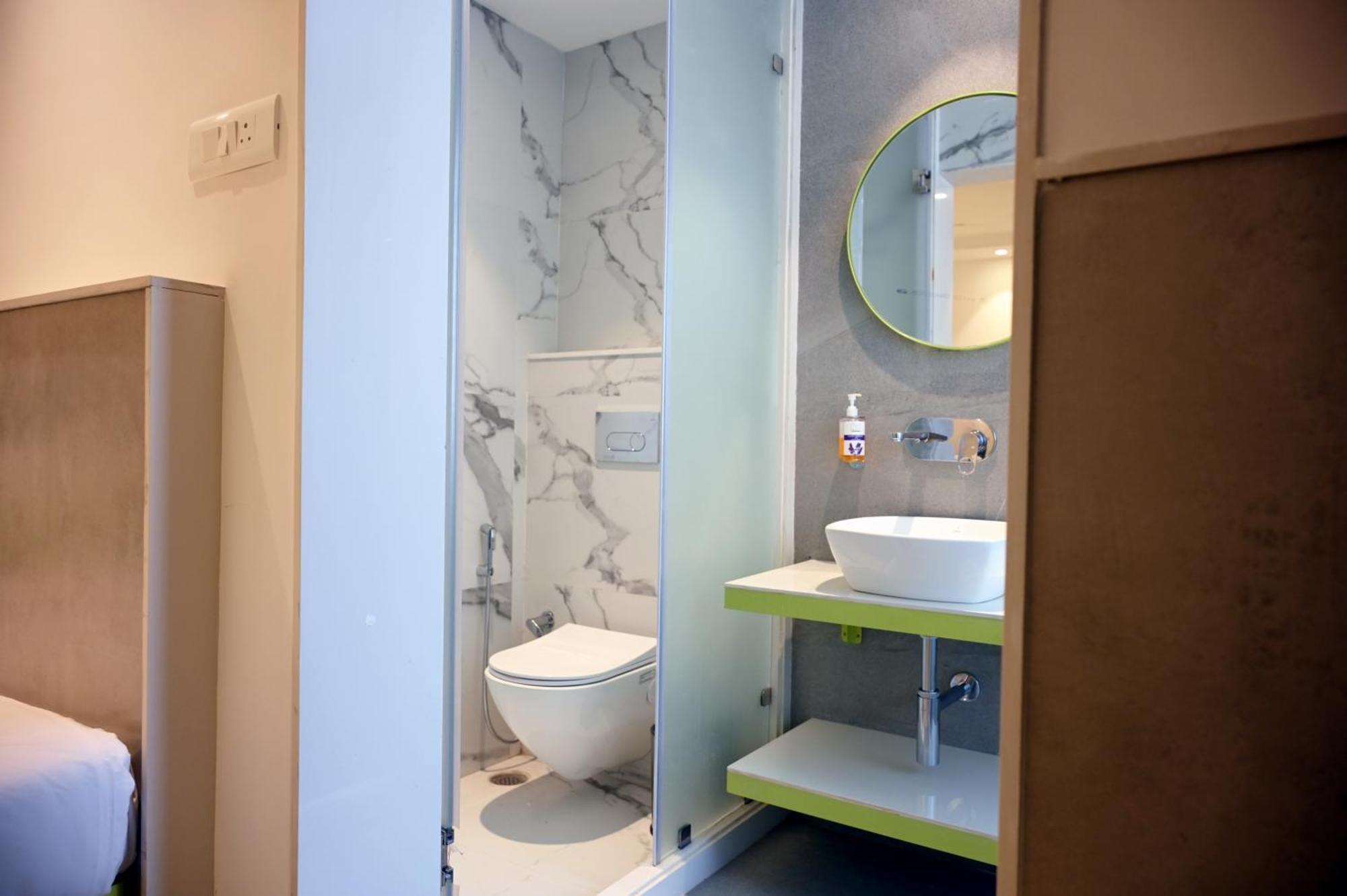 Hotel Le Roi Express Karol Bagh เดลี ภายนอก รูปภาพ
