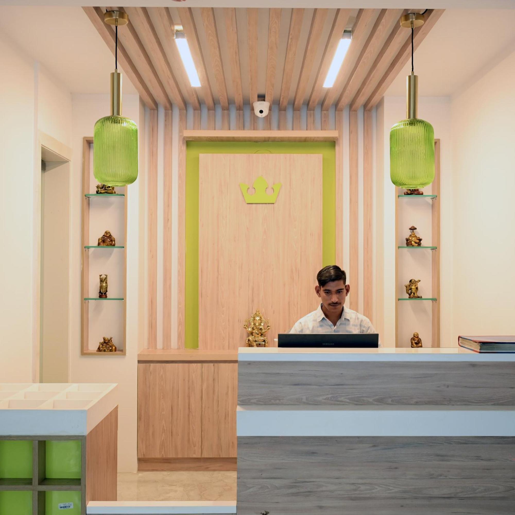 Hotel Le Roi Express Karol Bagh เดลี ภายนอก รูปภาพ