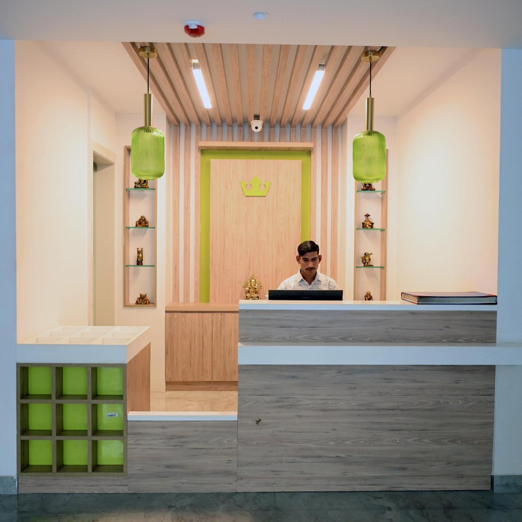 Hotel Le Roi Express Karol Bagh เดลี ภายนอก รูปภาพ